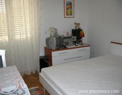 Apartamentos 'Đuzelovi dvori', , alojamiento privado en Vodice, Croacia